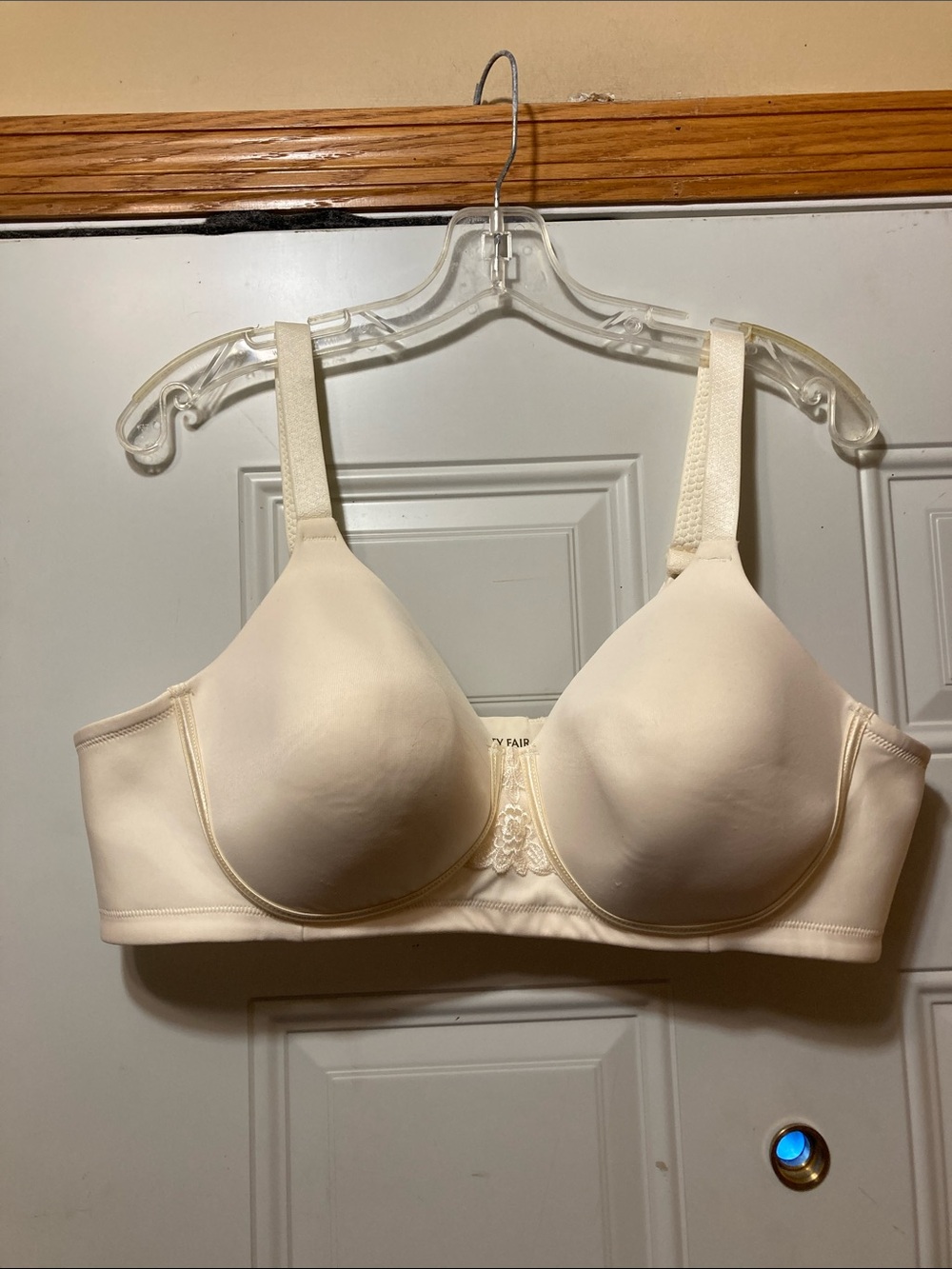 Vanity Fair Cream/Off-White Molded Full‎ Coverage Bra 44B